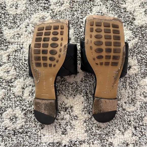 SALE - original price > $1100  Black Intreciatto Bottega Venetta Slides - Picture 8 of 8